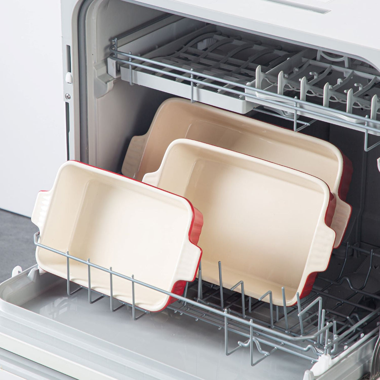 Red Bakeware Set of 4 Porcelain Baking Dishes