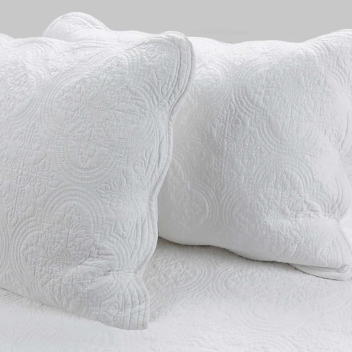 Serenity White Victorian Scalloped Medallion Floral Pure Solid 6-Piece Daybed Quilt Bedding Set