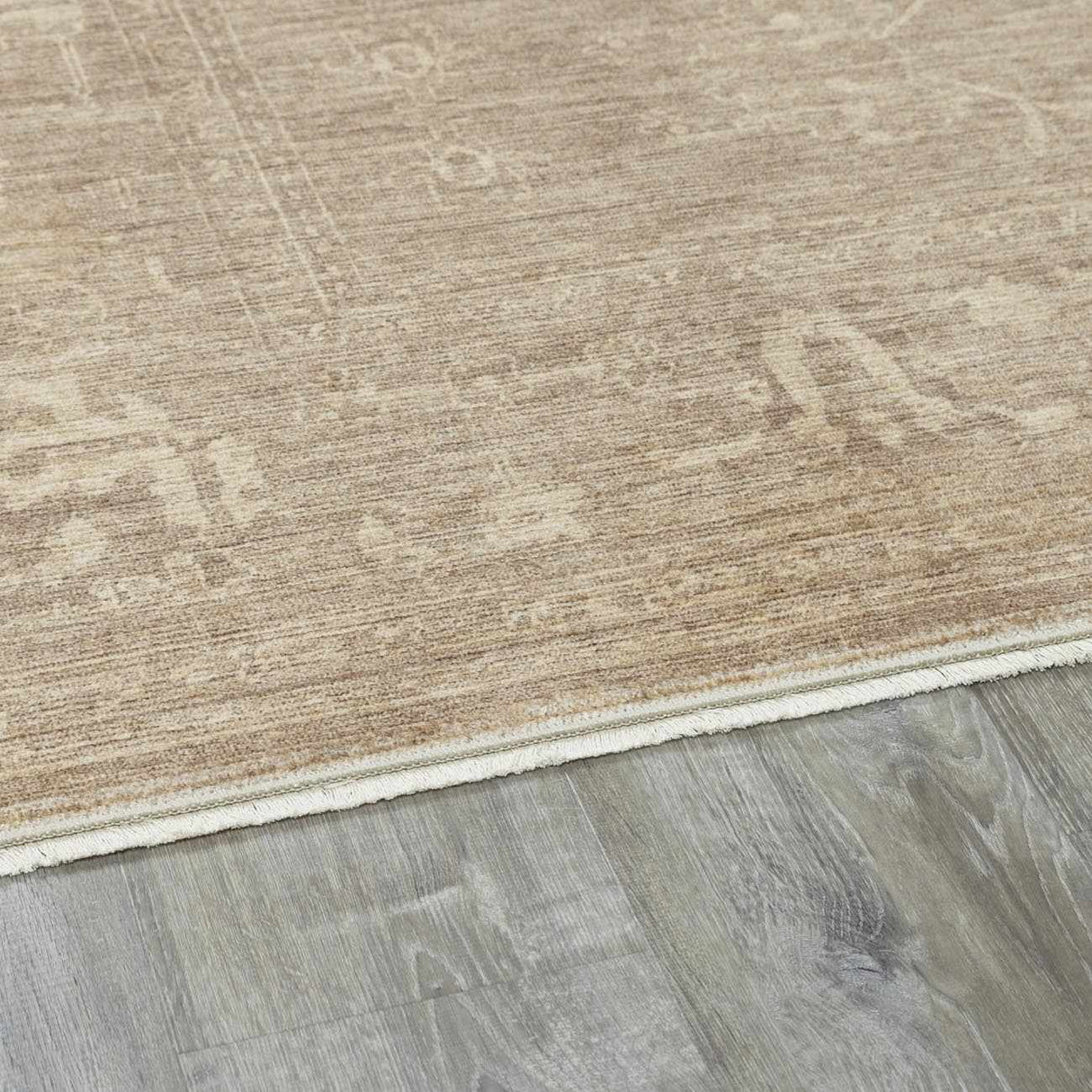 Fetscher III Vintage Damask Area Rug