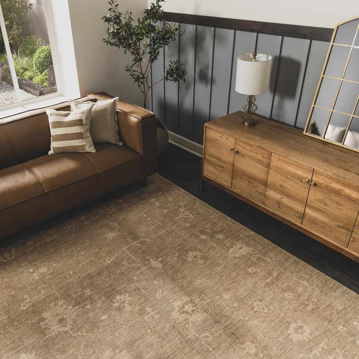 Fetscher III Vintage Damask Area Rug