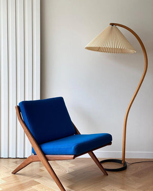 Arbora | Arc Floor Lamp with Beech Wood and Pleated Shade | Plug In Lamp for Living Room