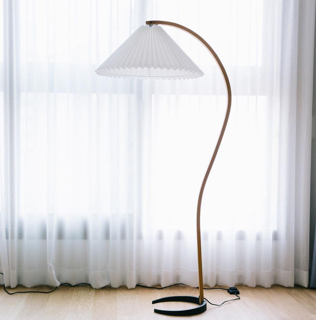 Arbora | Arc Floor Lamp with Beech Wood and Pleated Shade | Plug In Lamp for Living Room