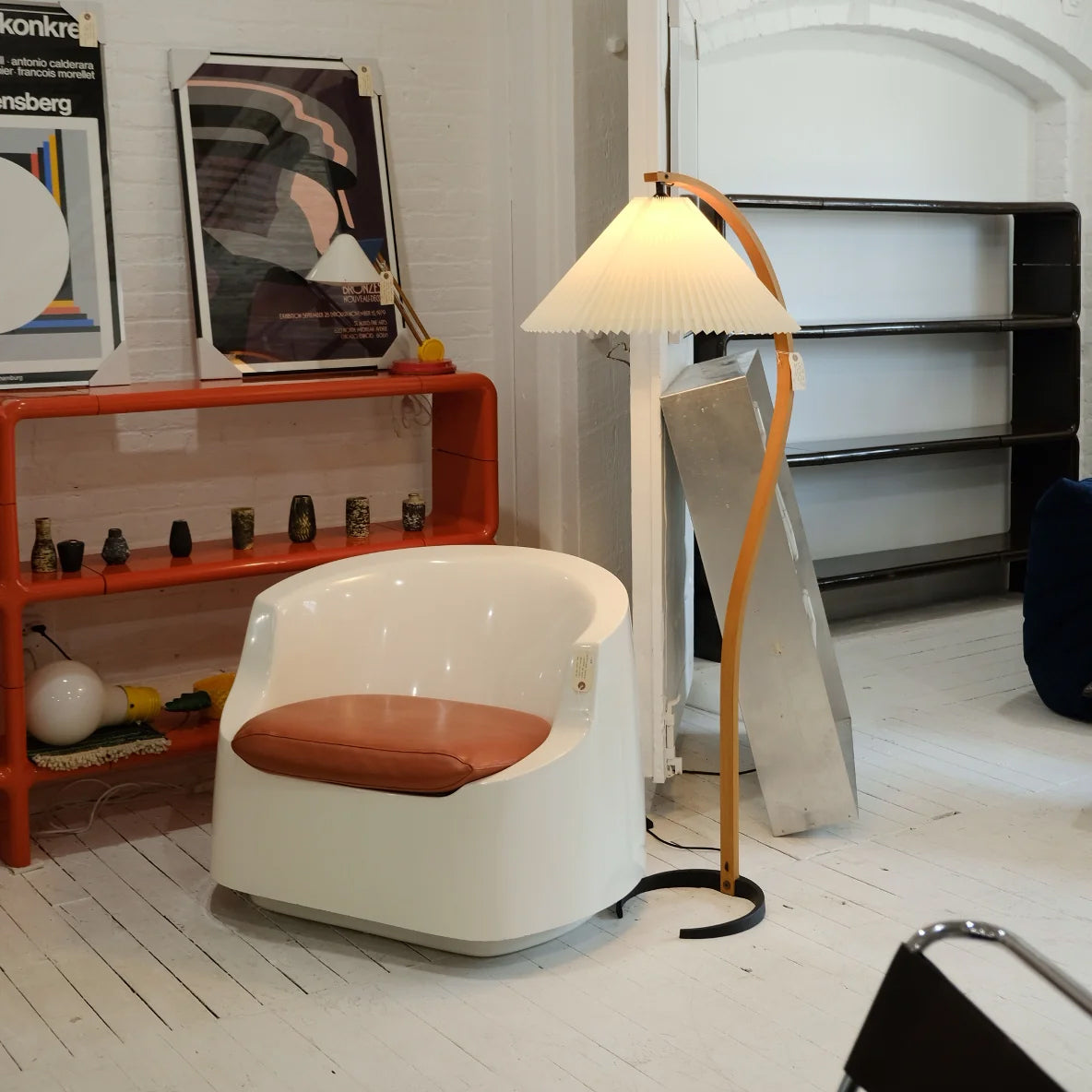 Arbora | Arc Floor Lamp with Beech Wood and Pleated Shade | Plug In Lamp for Living Room