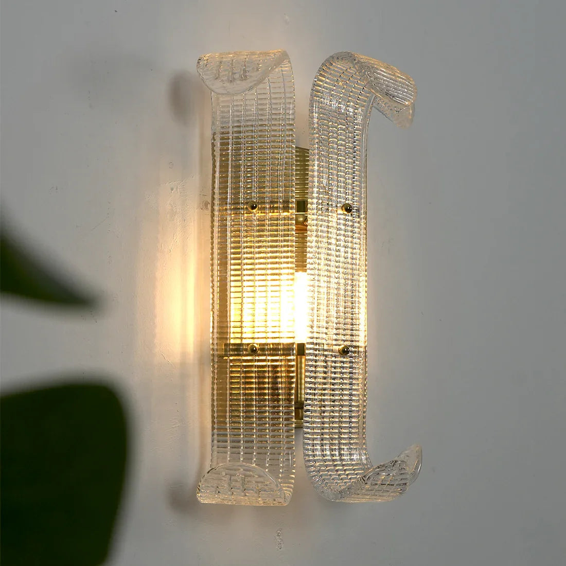 Curved Glass Drum Wall Lamp – Vintage Gold Black Grid Glass Sconce E12/E14