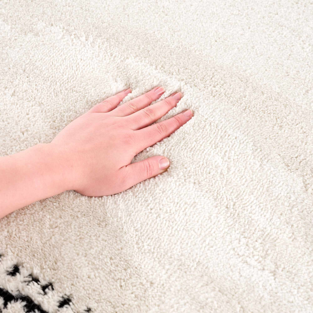 Ryuu Black & White Area Rug - Clearance