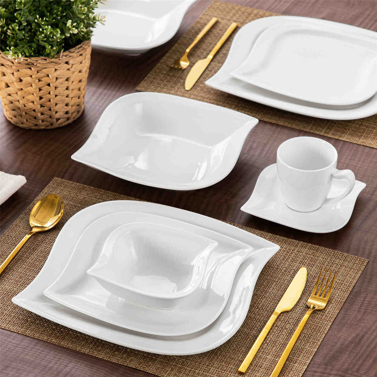 Elvira 36 Piece Dinnerware Set