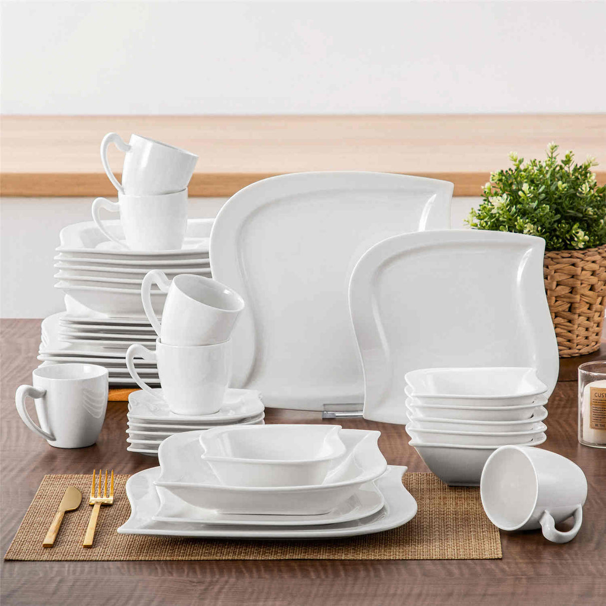 Elvira 36 Piece Dinnerware Set