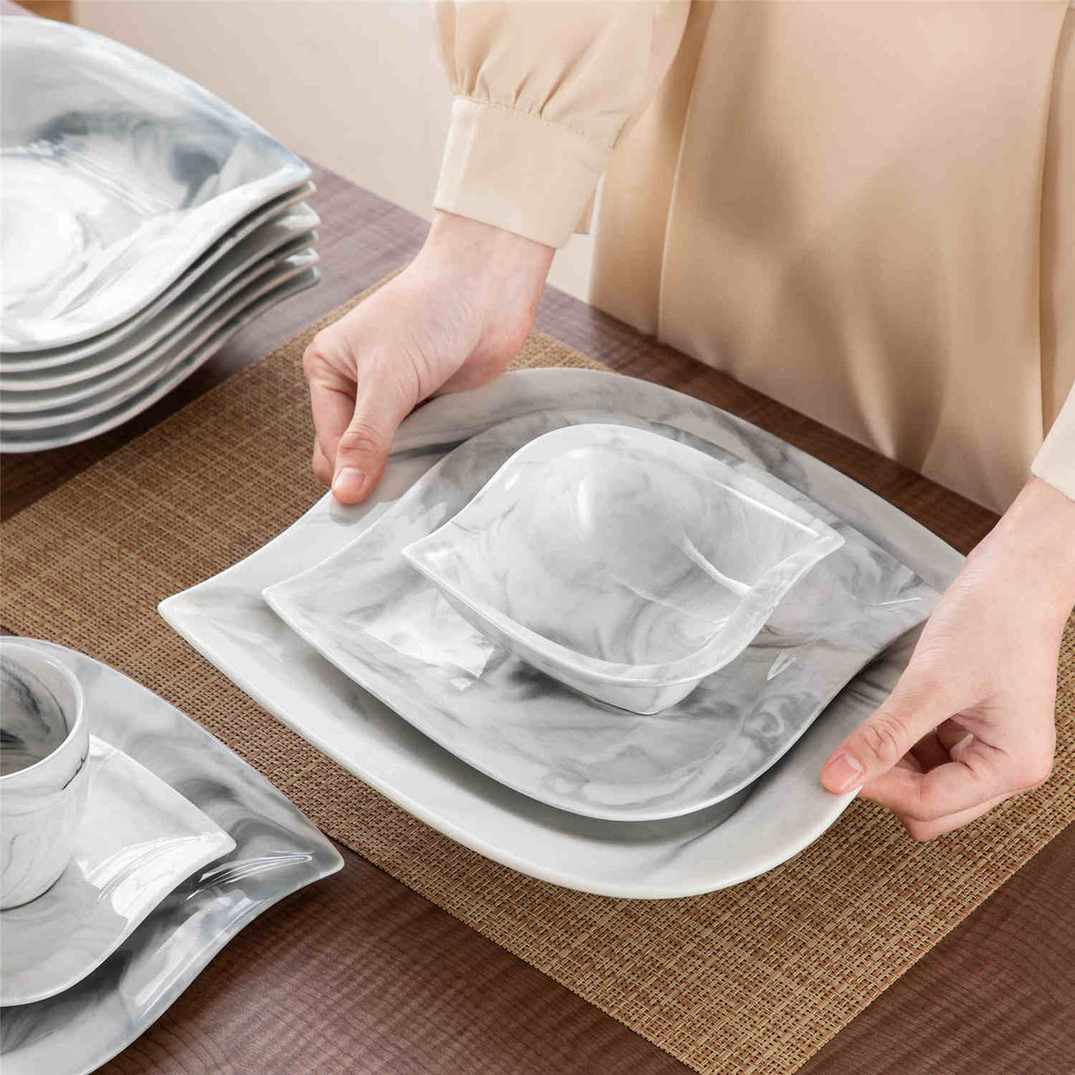 Elvira 36 Piece Dinnerware Set