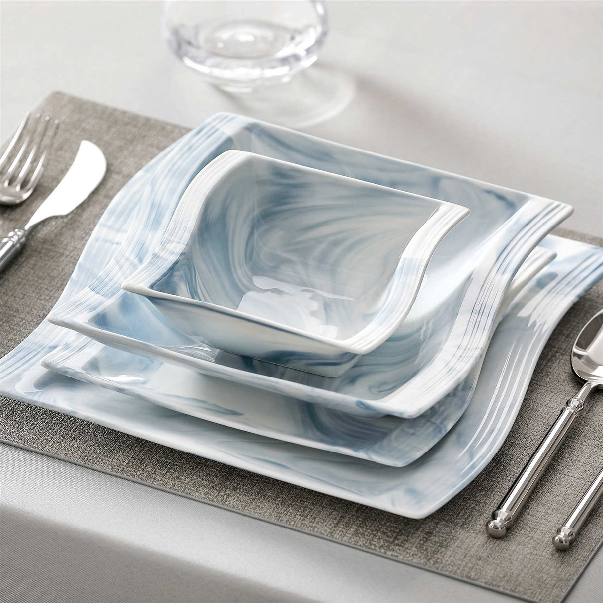 Flora 26 Piece Dinnerware Set by MALACASA