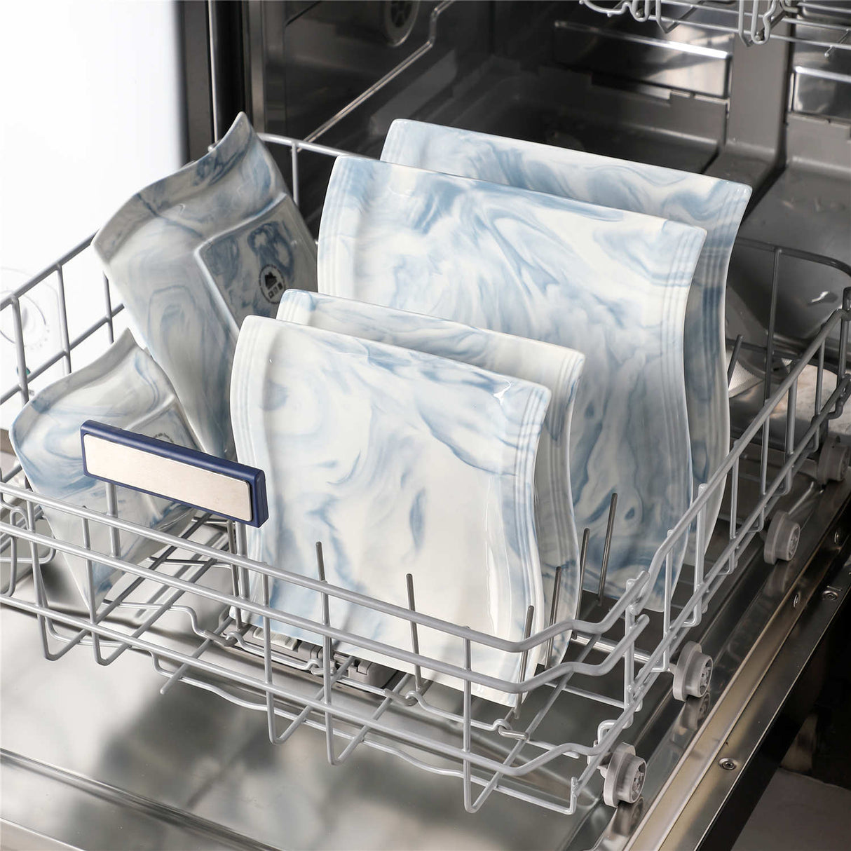 Flora 26 Piece Dinnerware Set by MALACASA