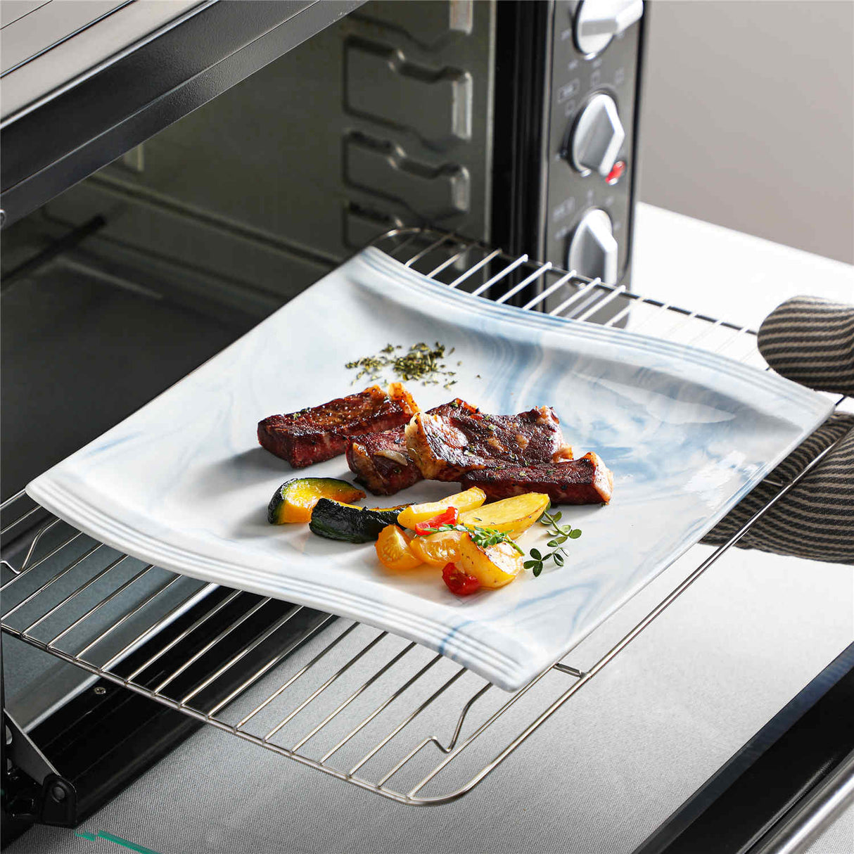 Flora 30-Piece Dinnerware Set by MALACASA