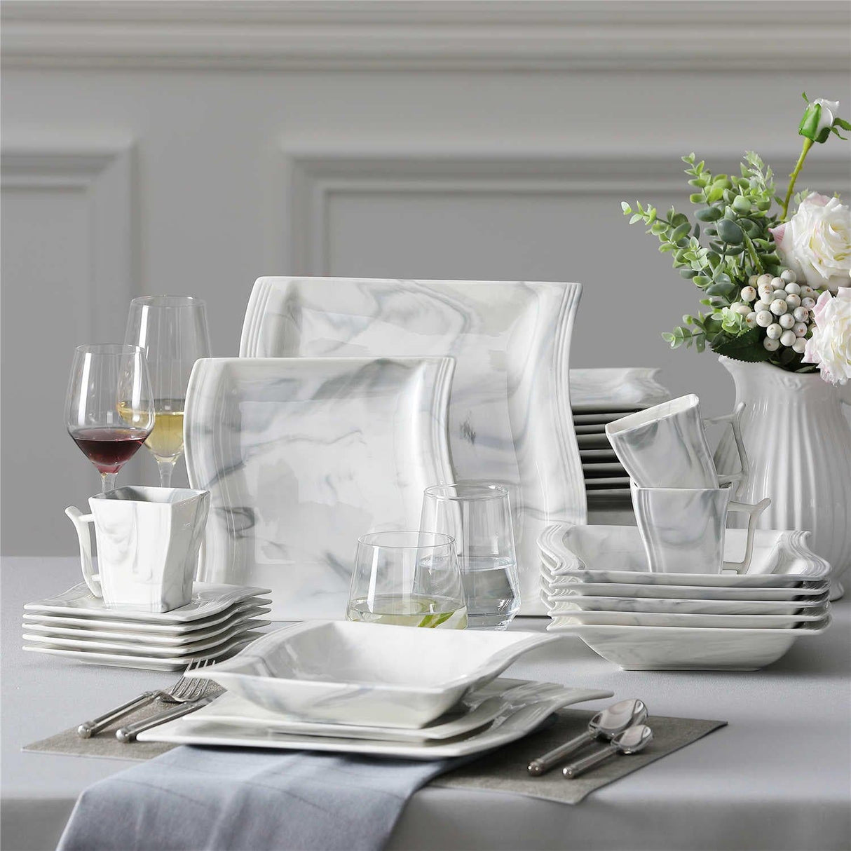 Flora 30-Piece Dinnerware Set by MALACASA