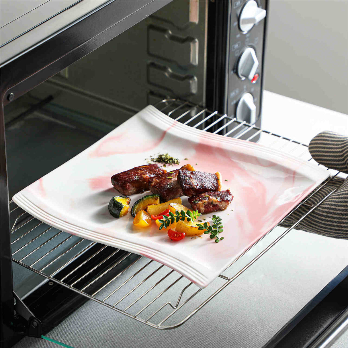 Flora 30-Piece Dinnerware Set by MALACASA