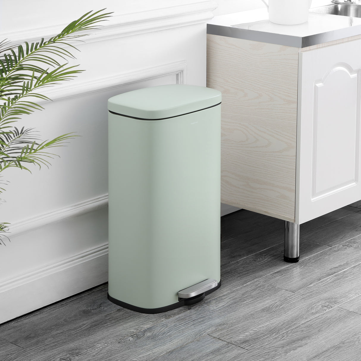 Curtis Step-Open Trash Can