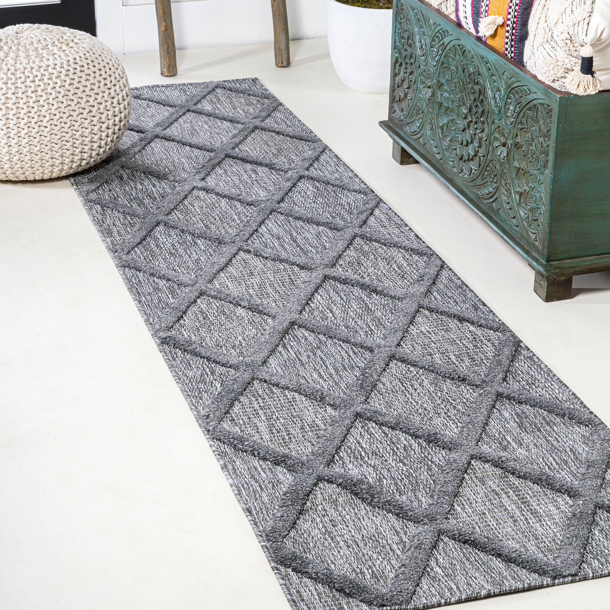 Salines Diamond Trellis Indoor/Outdoor Runner Rug