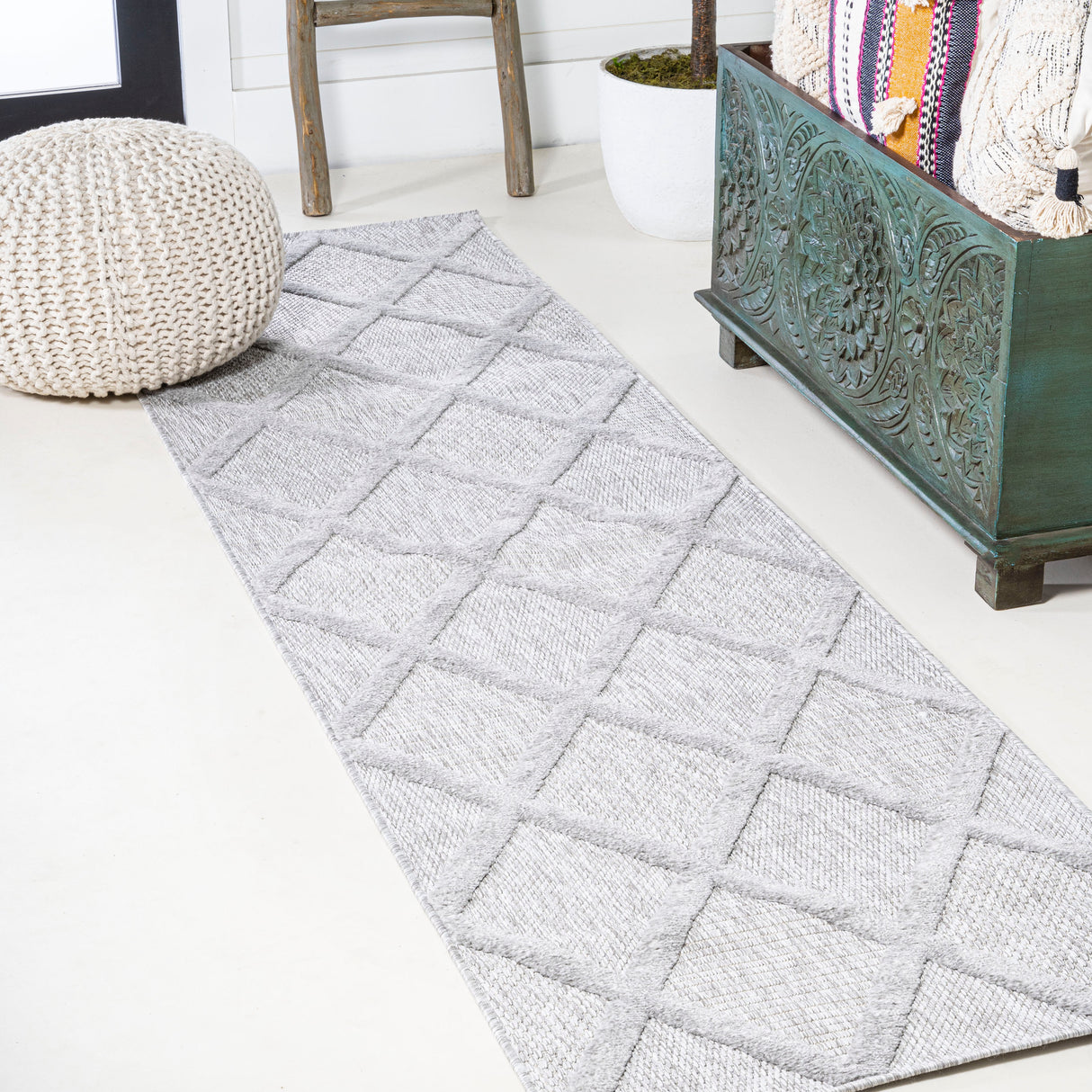 Salines Diamond Trellis Indoor/Outdoor Runner Rug