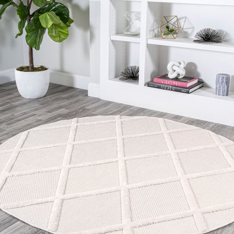 Salines Diamond Trellis Round Indoor/Outdoor Area Rug