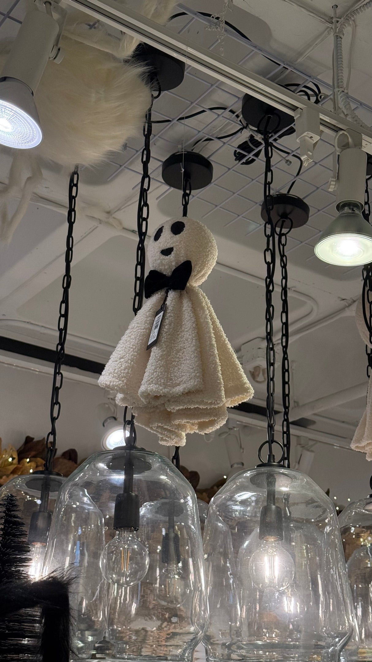 HANGING BOW TIE GHOST