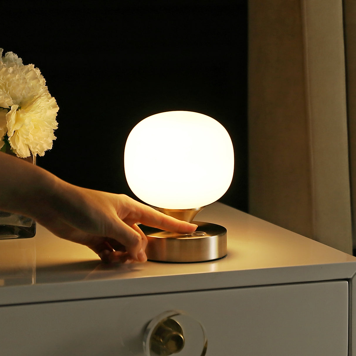 Owen Modern Minimalist Iron Rechargeable Integrated Portable LED Table Lamp