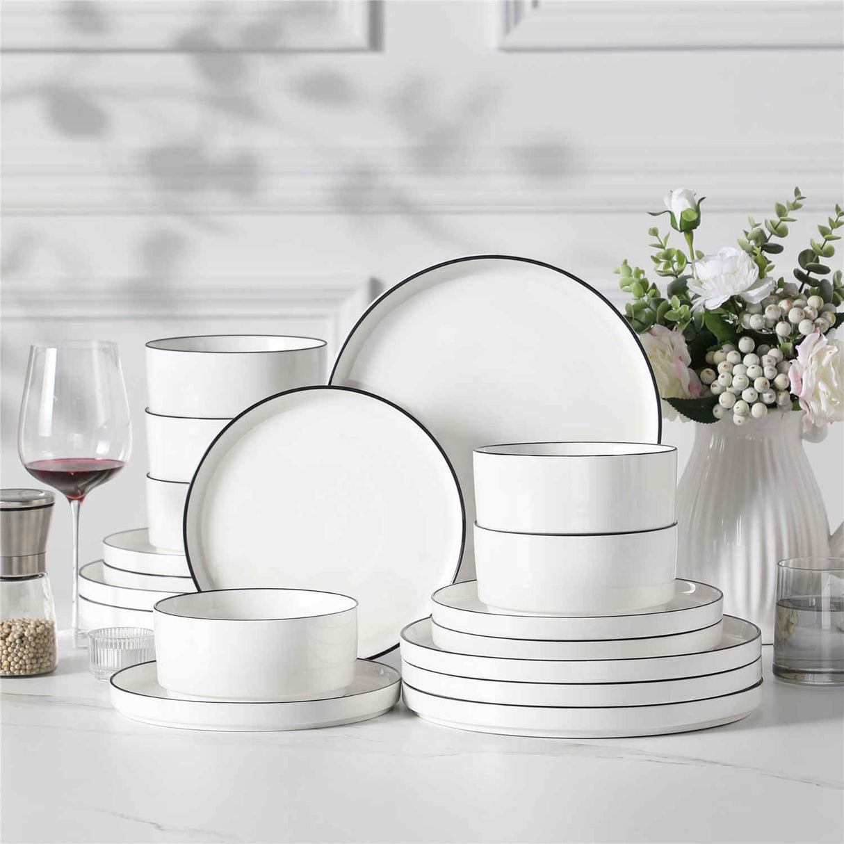 Leah 18 Piece Dinnerware Set