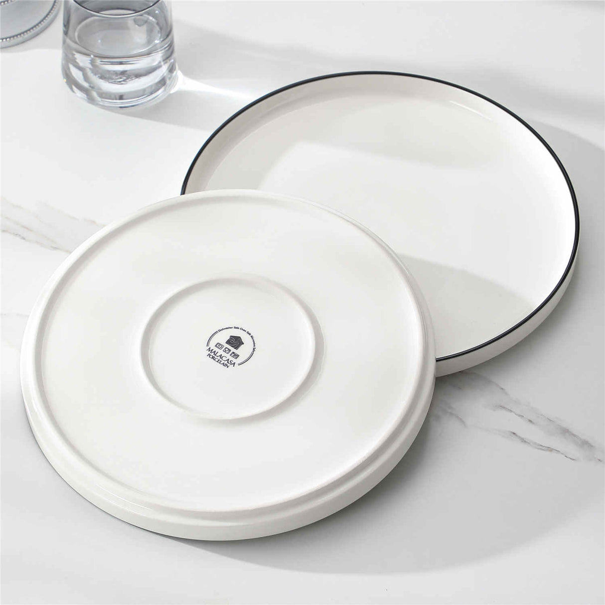 Leah 24 Piece Dinnerware Set