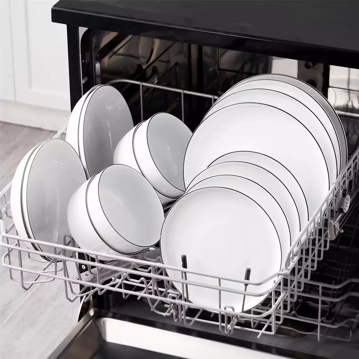 Lexi 16 Piece Dinnerware Set