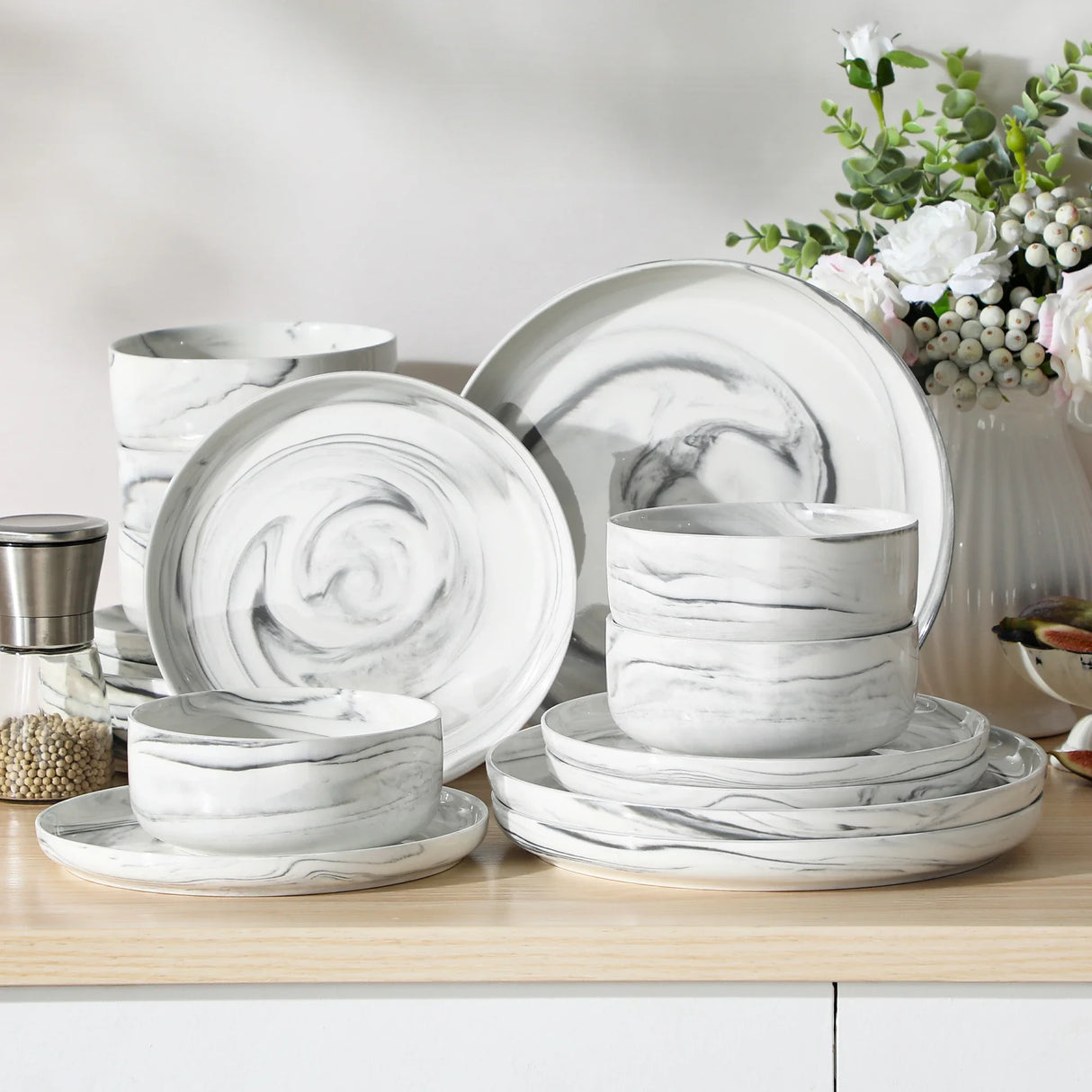 Luna 18 Piece Dinnerware Set