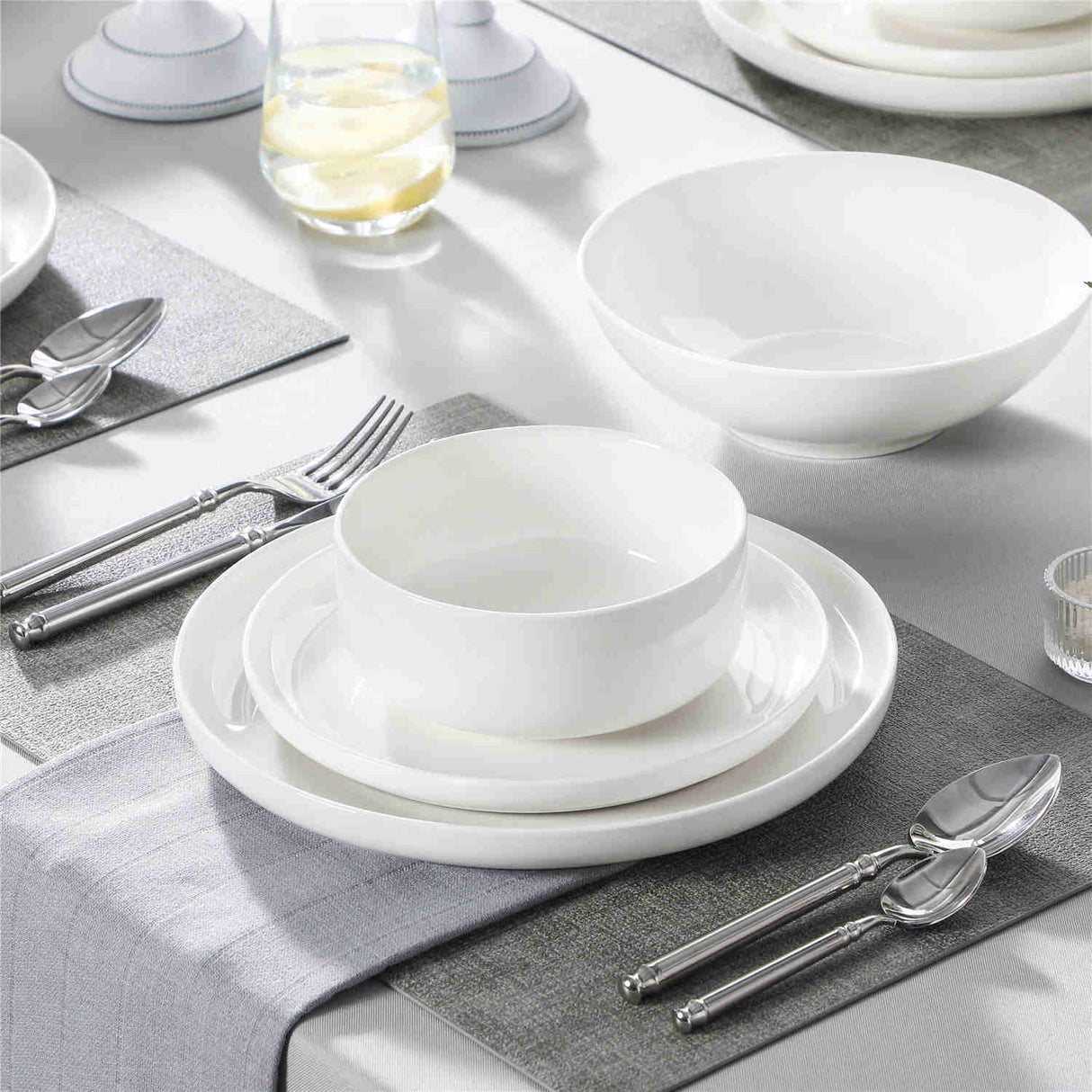 Luna 24 Piece Dinnerware Set
