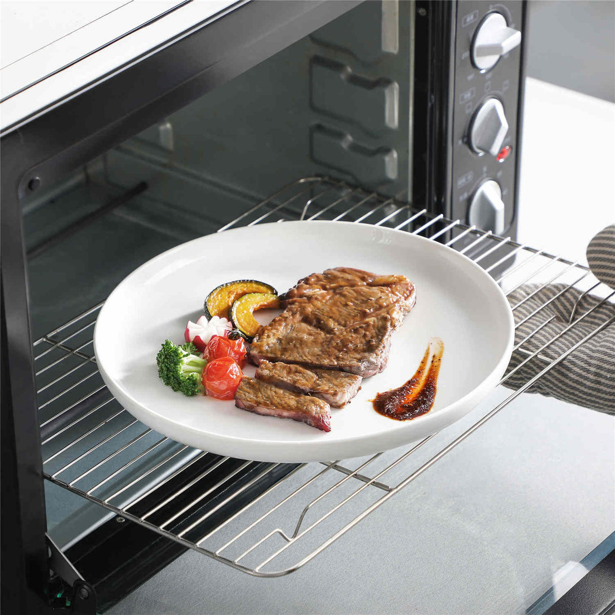 Luna 24 Piece Dinnerware Set