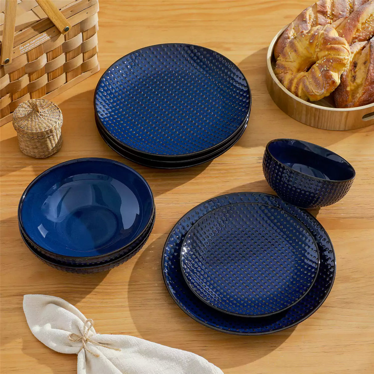 Lydia 16 Piece Starry Blue Dinnerware Set