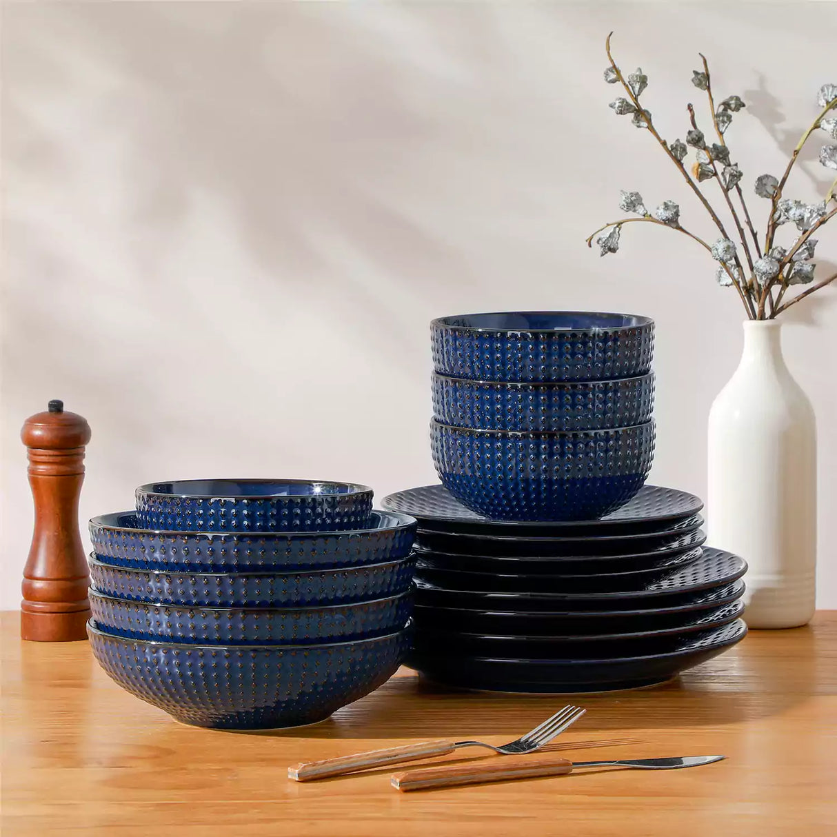 Lydia 16 Piece Starry Blue Dinnerware Set