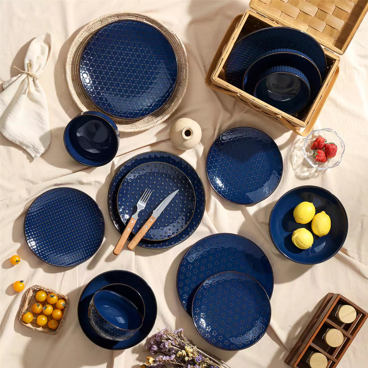 Lydia 16 Piece Starry Blue Dinnerware Set