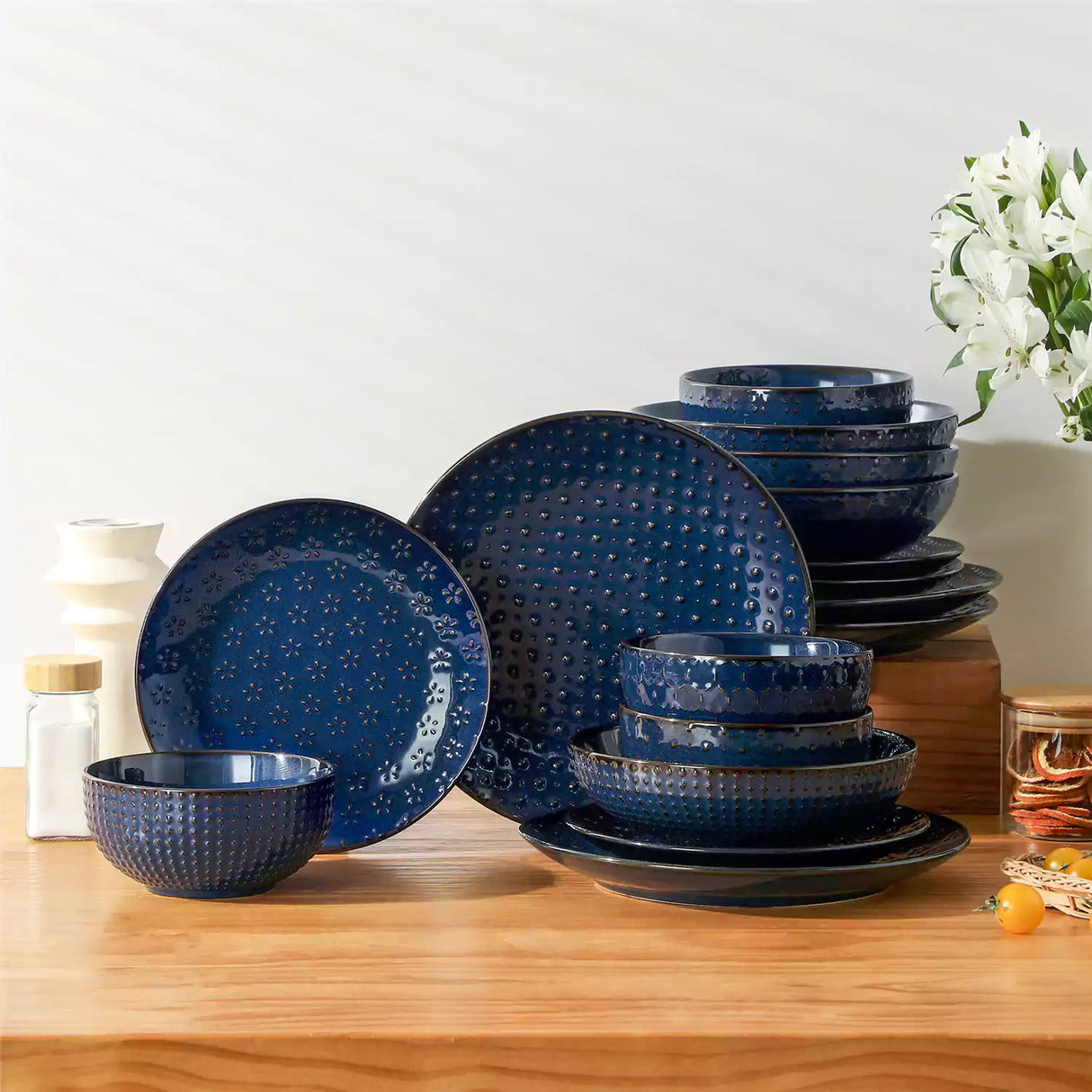 Lydia 16 Piece Starry Blue Dinnerware Set