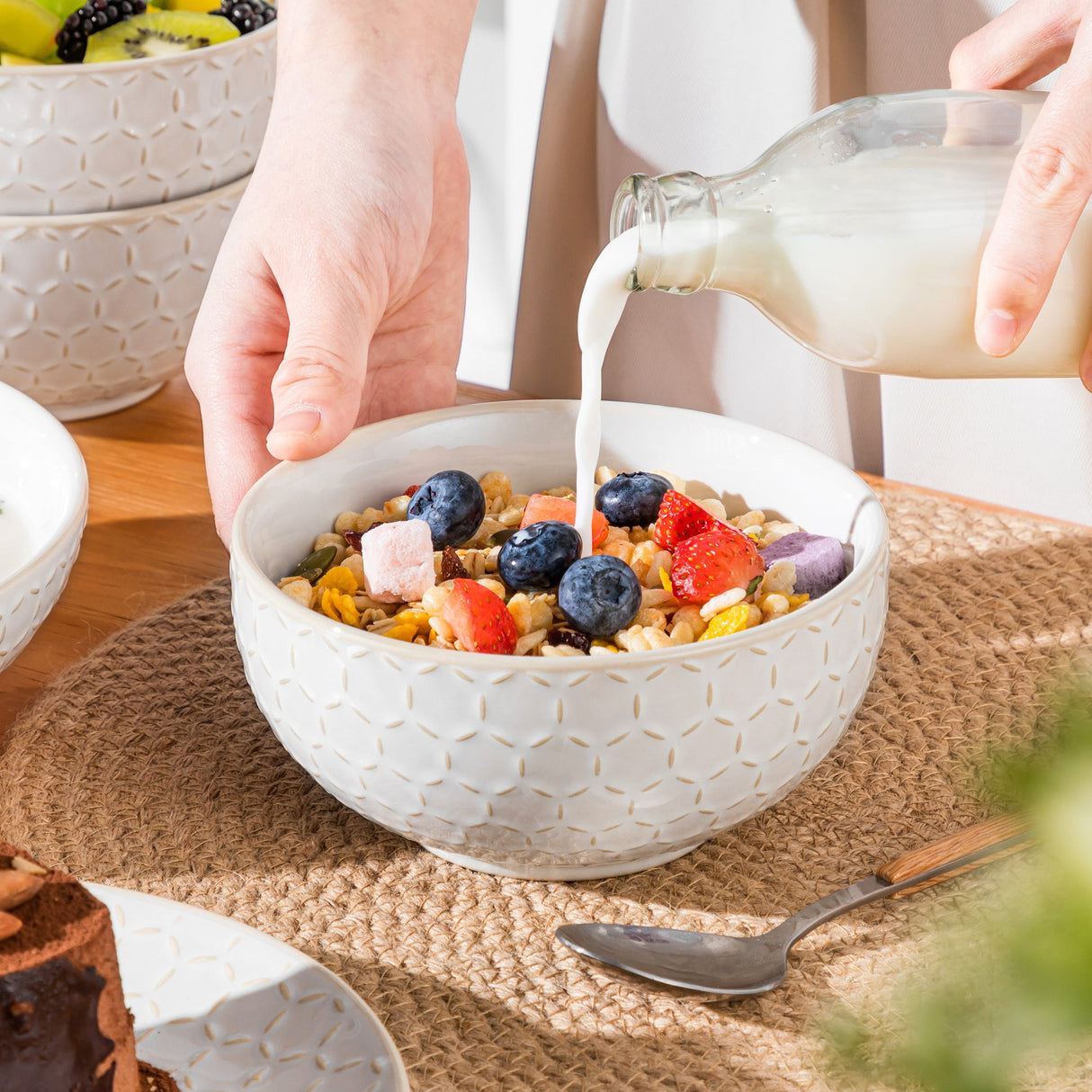 Lydia 16 Piece Antique White Dinnerware Set