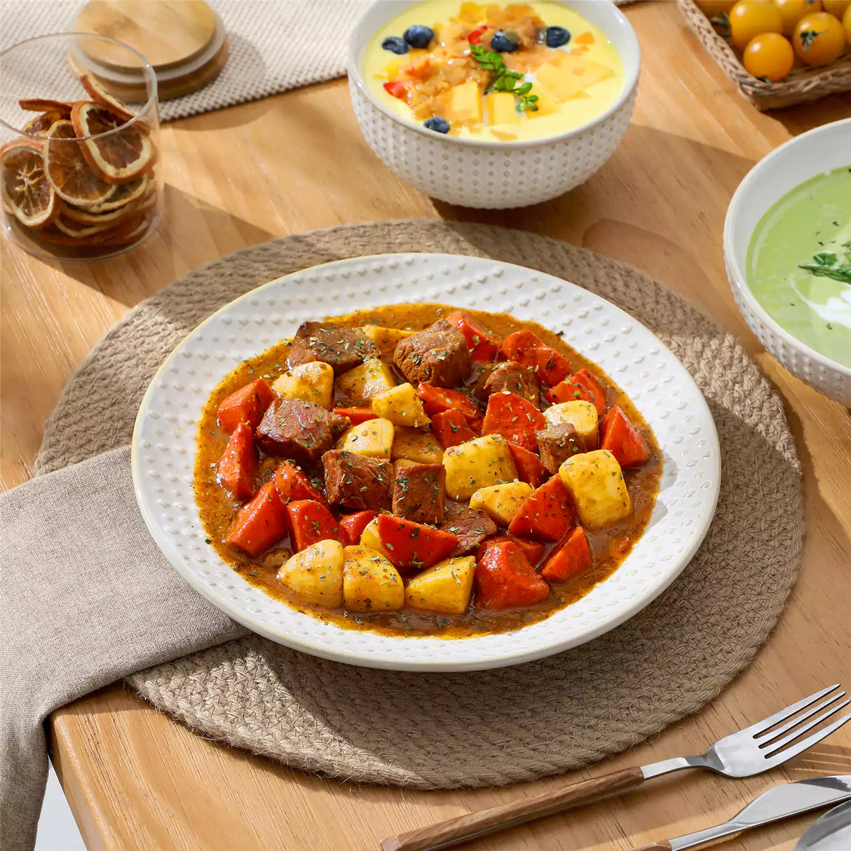 Lydia 16 Piece Antique White Dinnerware Set