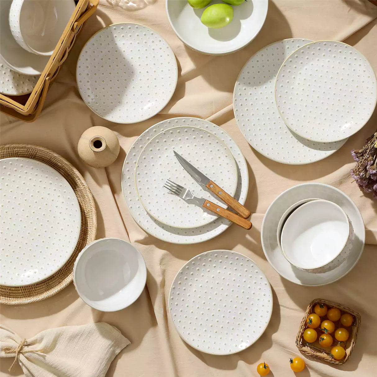 Lydia 16 Piece Antique White Dinnerware Set