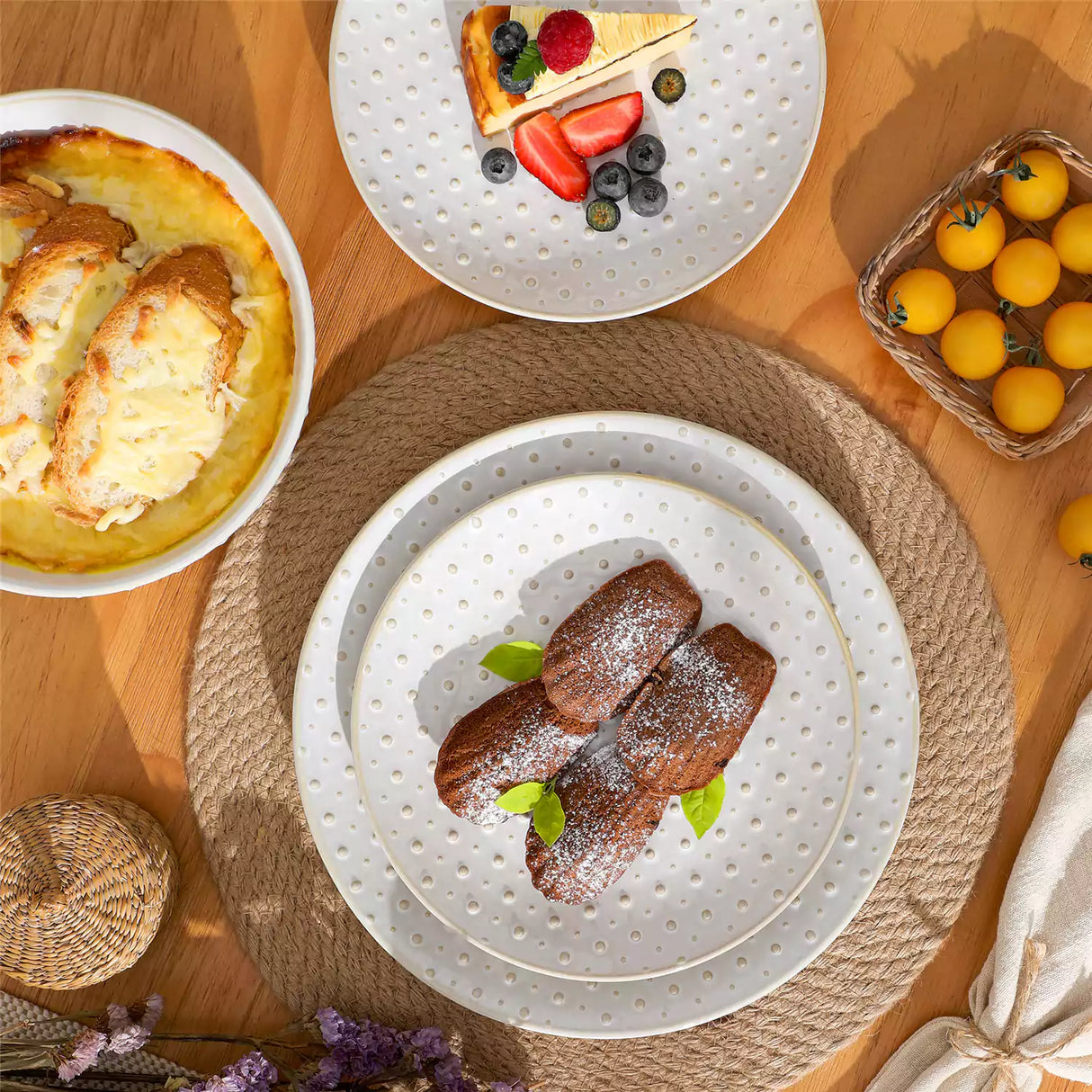 Lydia 16 Piece Antique White Dinnerware Set