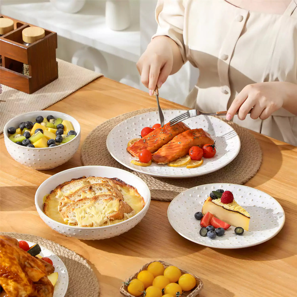 Lydia 16 Piece Antique White Dinnerware Set