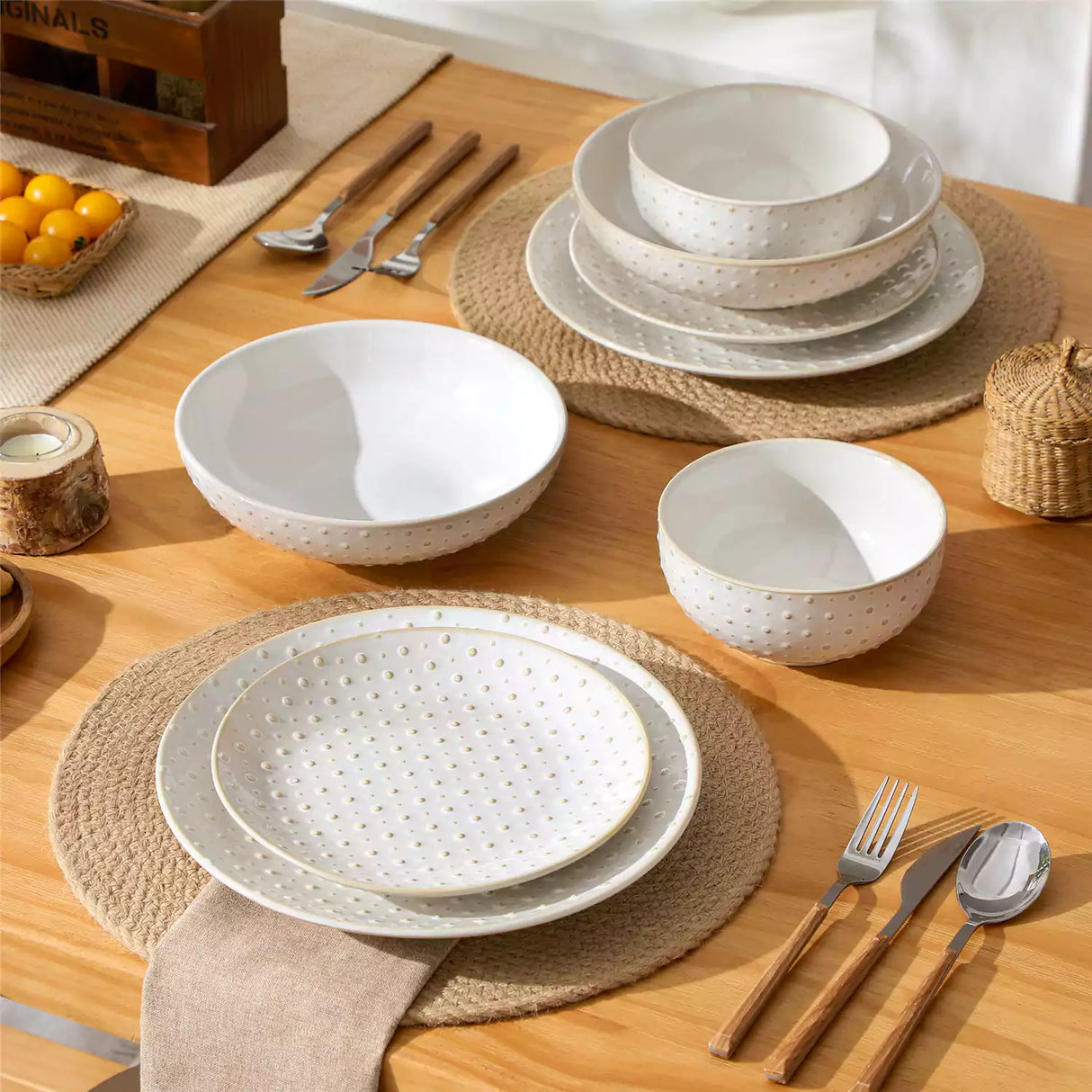 Lydia 16 Piece Antique White Dinnerware Set