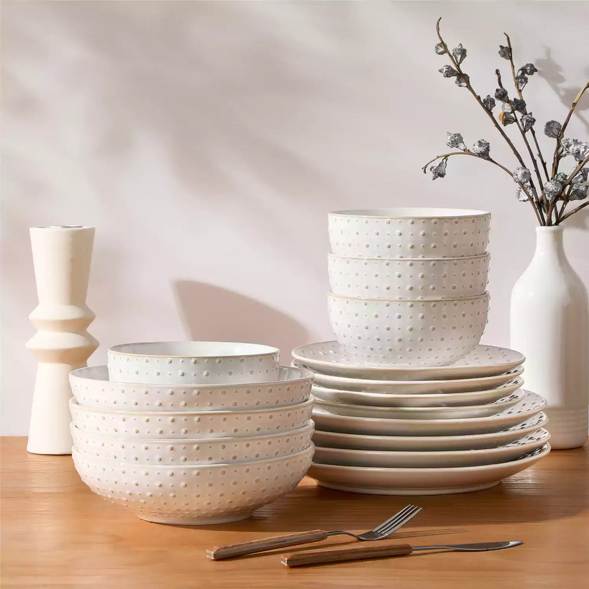 Lydia 16 Piece Antique White Dinnerware Set