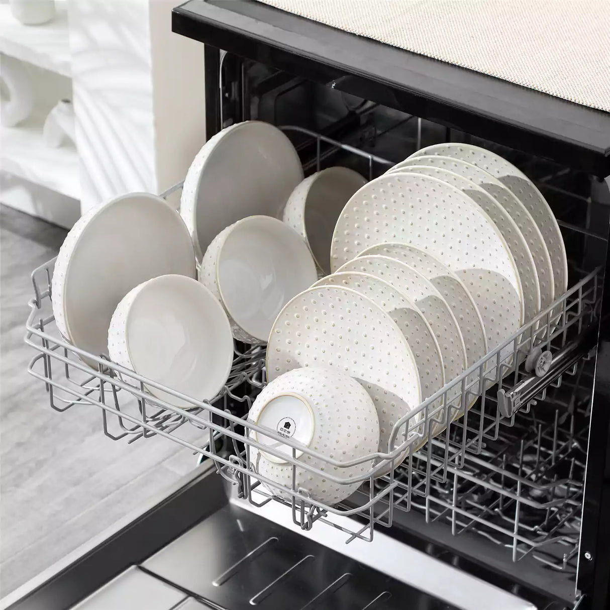 Lydia 16 Piece Antique White Dinnerware Set