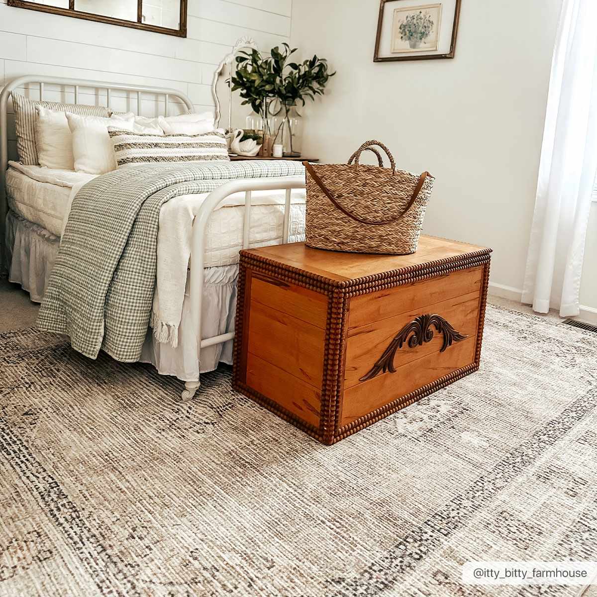 Lila Medallion Off-White Area Rug