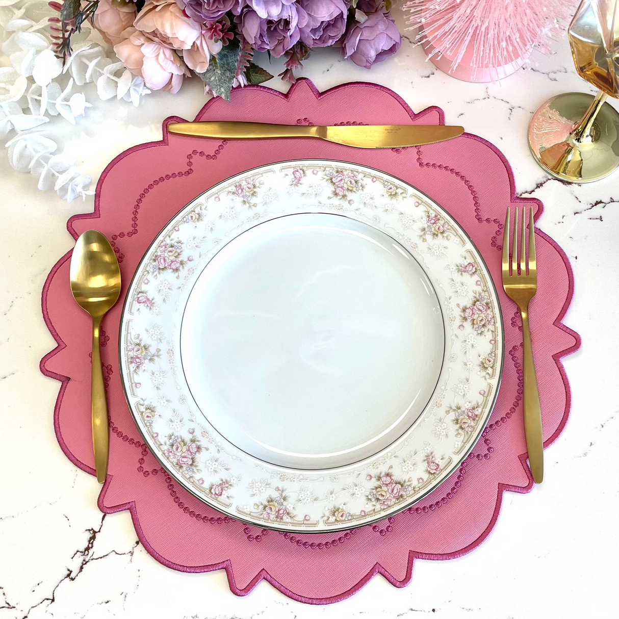 SOLSTICE PINK SCALLOPED FAUX LEATHER PLACEMAT
