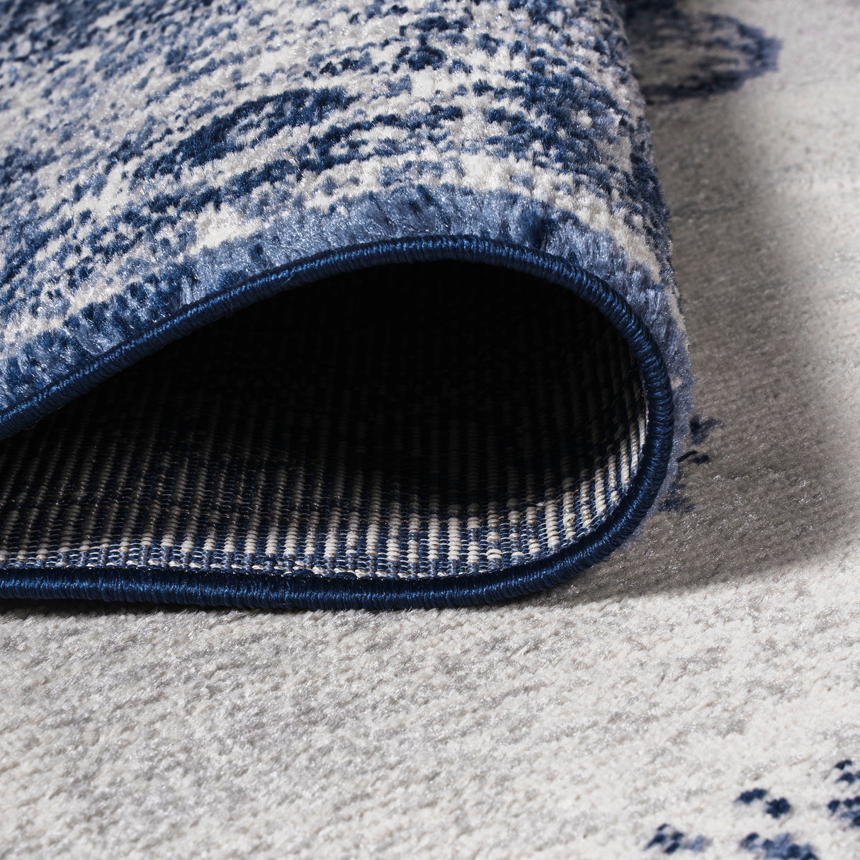 Rosalia Cottage Medallion Woven Runner Rug