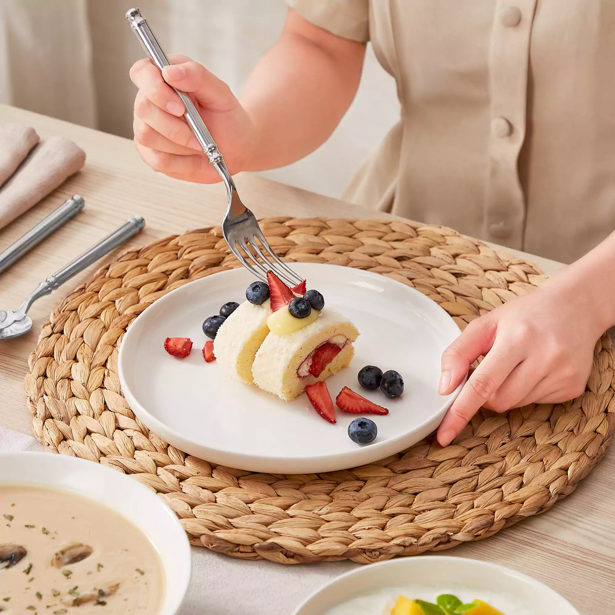 Mina 16 Piece Dinnerware Set