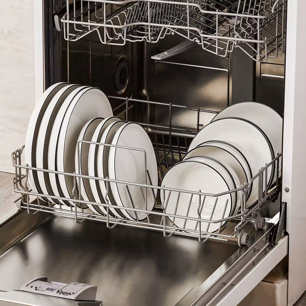 Mina 16 Piece Dinnerware Set