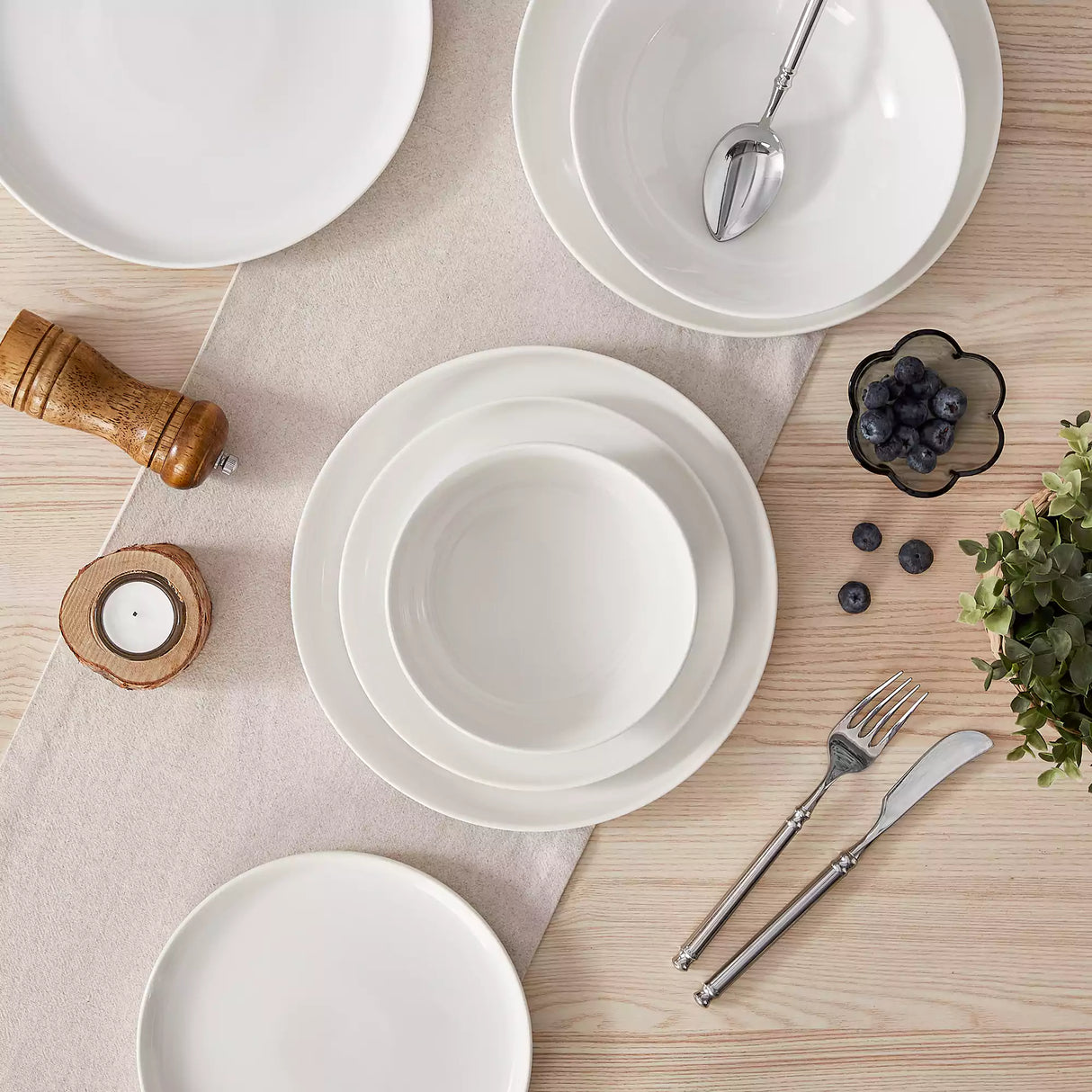 Mina 24 Piece Dinnerware Set