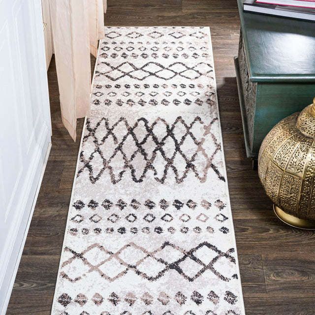 Aksil-Moroccan-Diamond-Runner-Rug-Runner-Rugs