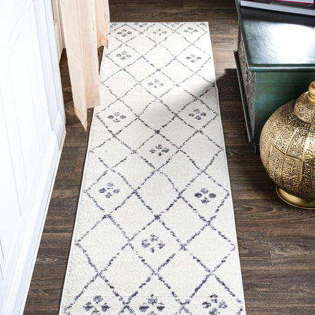 Izil-Moroccan-Geometric-Diamond-Runner-Rug-Runner-Rugs