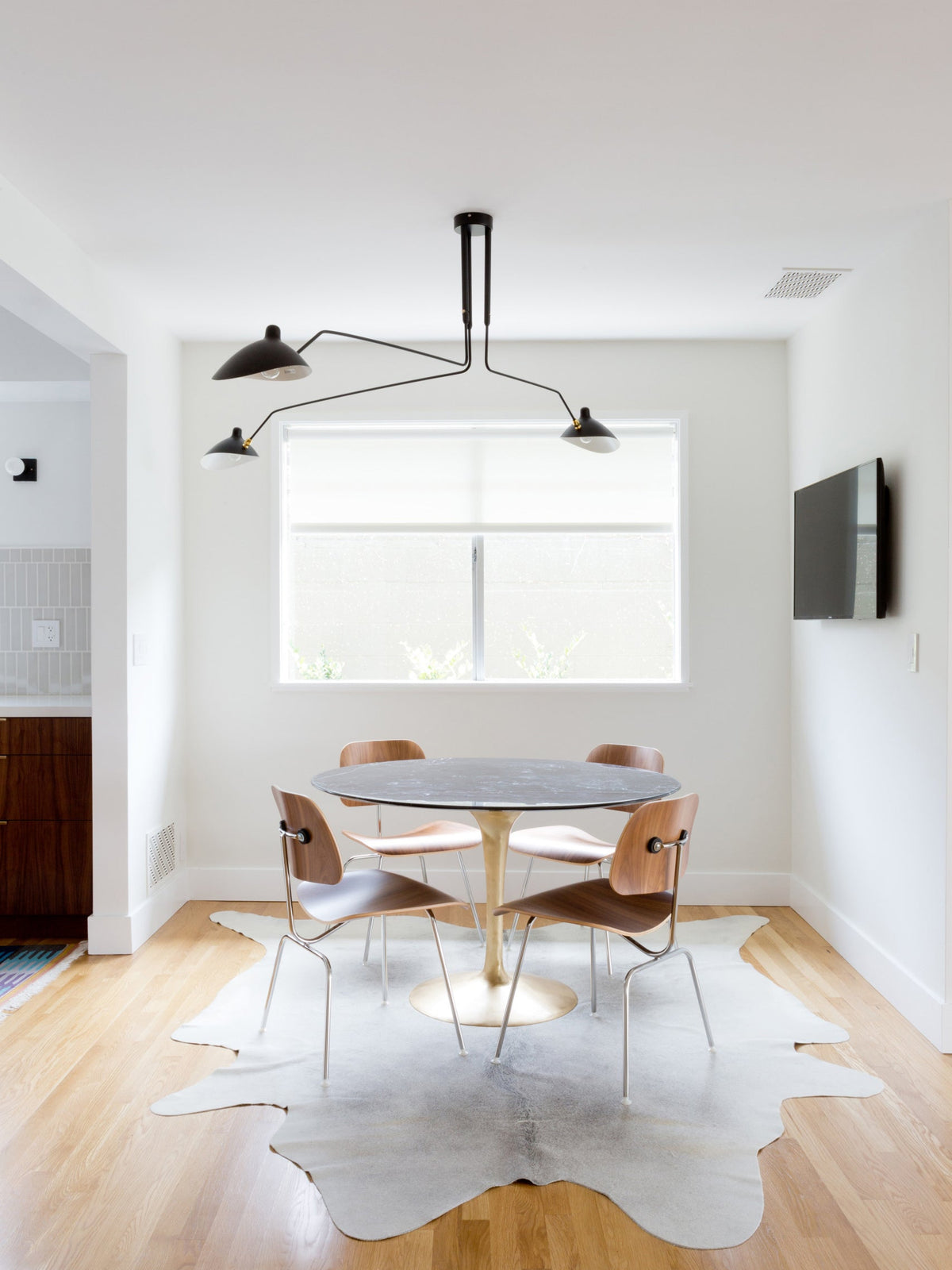 Arachnia | Suspended 3-Arm Ceiling Light with Rotating Reflectors, Black or White Finish
